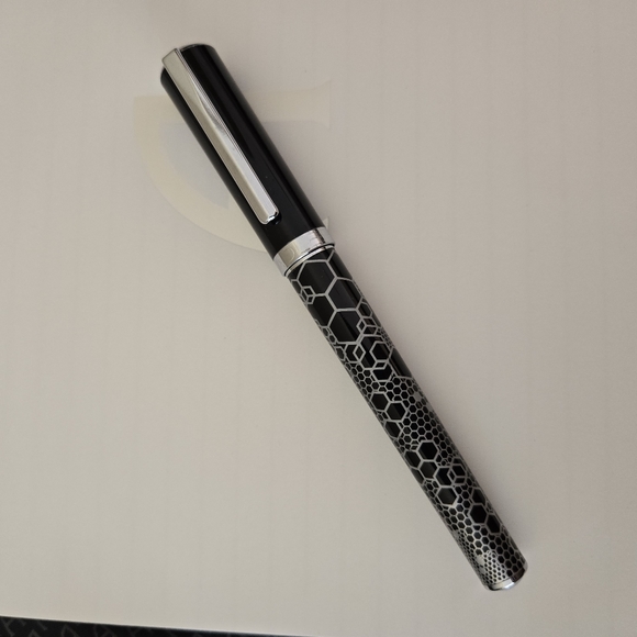 Luxury Executive Grey Croc Noir Note Pad & Alder Ballpoint Pen, 11.5" x 8.5" - Picture 15 of 16